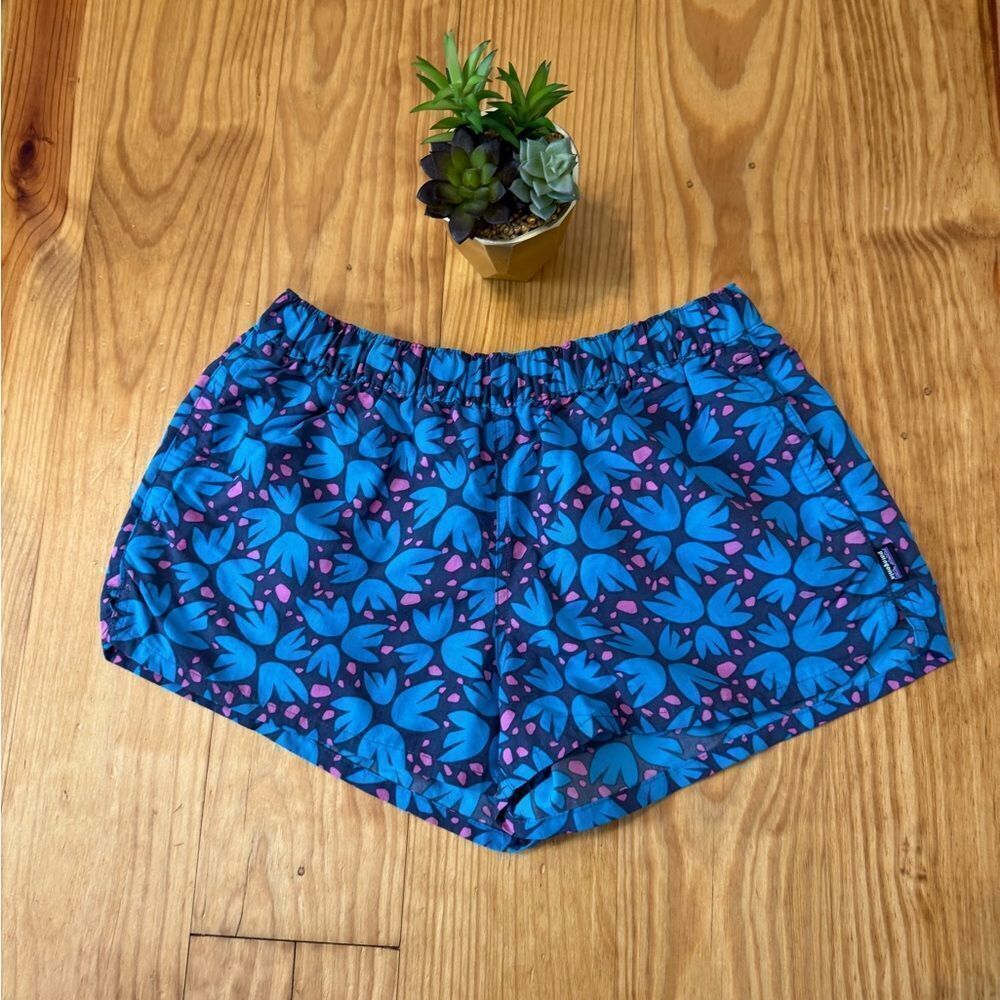 Patagonia Barely Baggies 2.5” Shorts Womens Size M Pollen Confetti Dolomite Blue